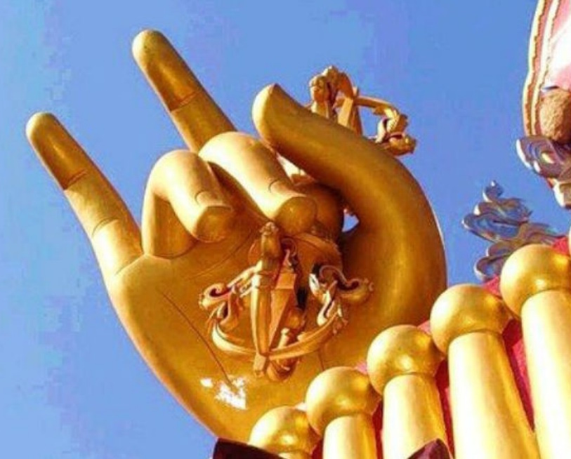 Легендарная ваджра.
Источник фото: https://cont.ws/uploads/pic/2016/3/original%20%2878%29.jpg