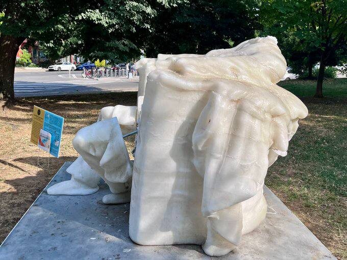 Воск не лучший материал для памятника.