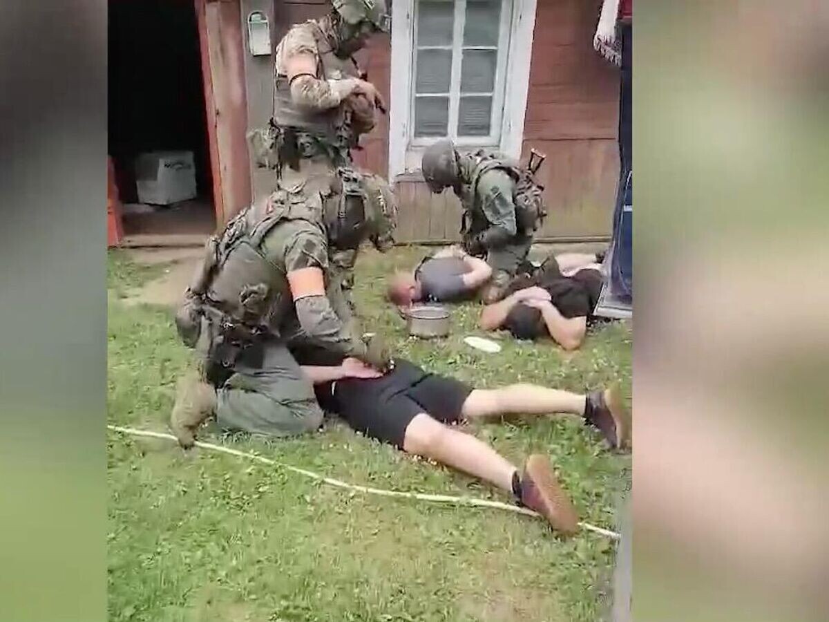    Задержание сотрудниками Госпогранкомитета Белоруссии группы нарушителей у границы с Литвой© Фото : Пограничный комитет Беларуси/Telegram