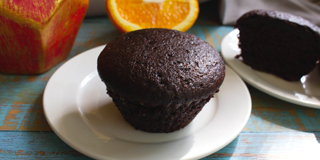 Шоколадные кексы в формочках на апельсиновом соке