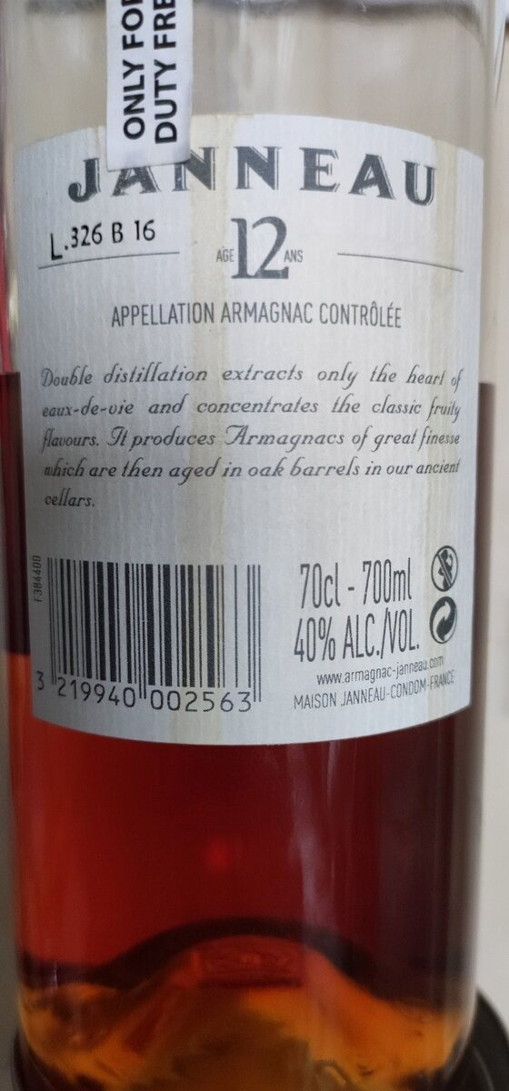 Сегодняшняя статья посвящена Арманьяку Janneau Grand Armagnac AOC 12 Years Old Double Distilled. За отливант и фото спасибо Александру Соболеву 😉.-2
