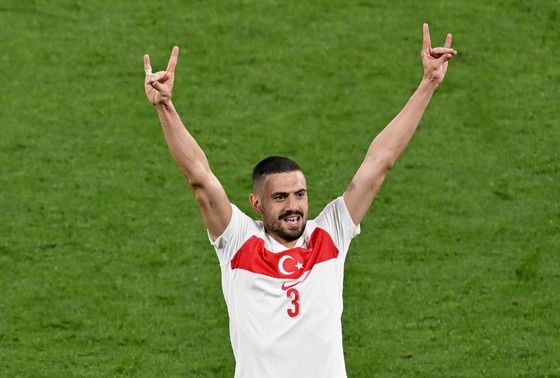    Турецкий защитник Мерих Демирал