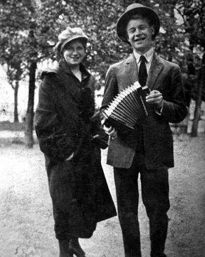 С сестрой Екатериной. 1925 год