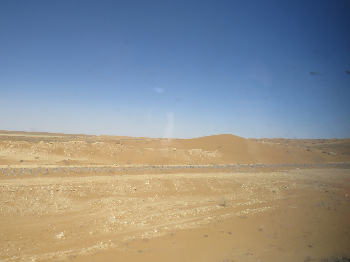 Путь из Хивы в Бухару лежит через пустыню