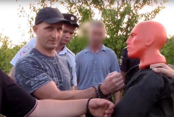    Сергей Козлов во время следственных действий