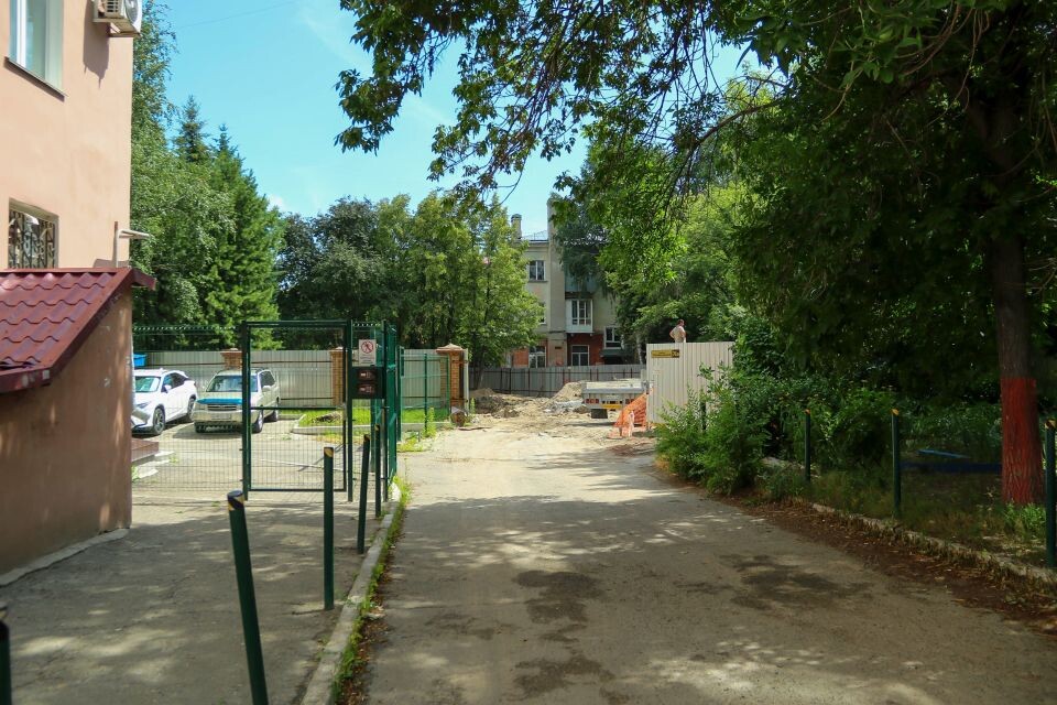    Въезд во двор дома на проспекте Ленина, 53 и на стройплощадку со стороны улицы Димитрова. Источник: Виталий Барабаш