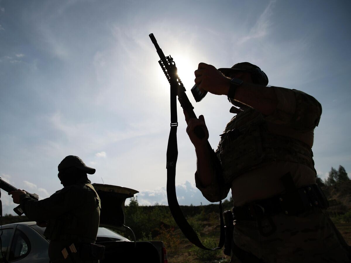    Иностранные наемники во время тренировки на военном полигоне в Польше© AP Photo / Michal Dyjuk