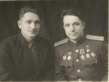 На фотографии: Г.Коваценко и В.Попков, 14-е марта 1944-го года, Гагры.