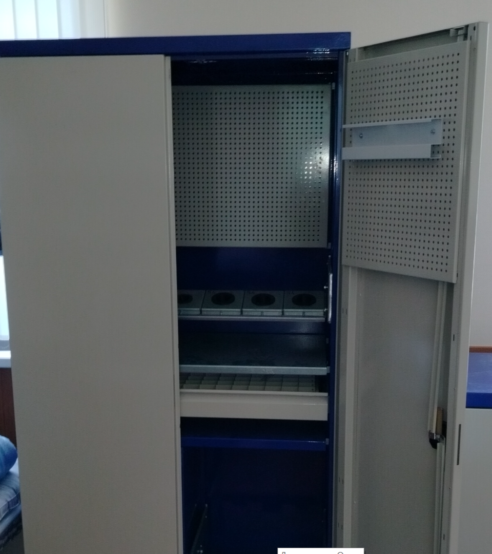 Фото инструментального шкафа для хранения деталей и оснастки