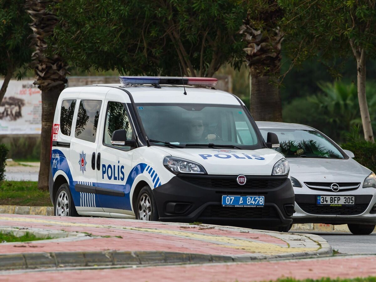   Автомобиль полиции в Турции© iStock.com / Vitalij Sova