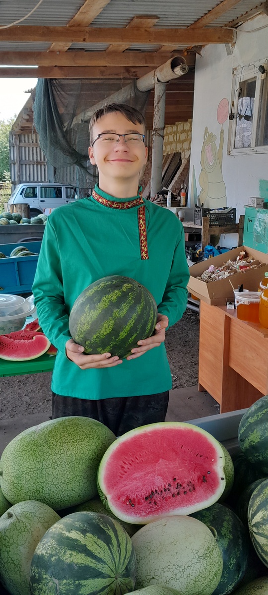 Фото с арбузного сезона 2023 г. Димка