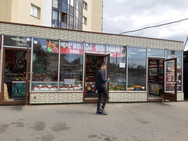 Киоски на придомовой территории на пр. Наставников