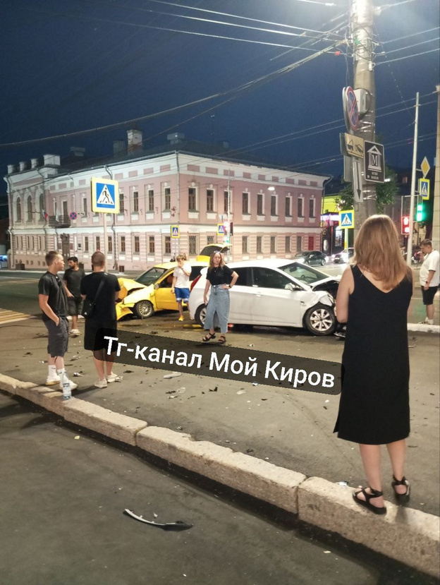    На Карла Маркса жёстко столкнулись LADA Kalina и Hyundai Solaris