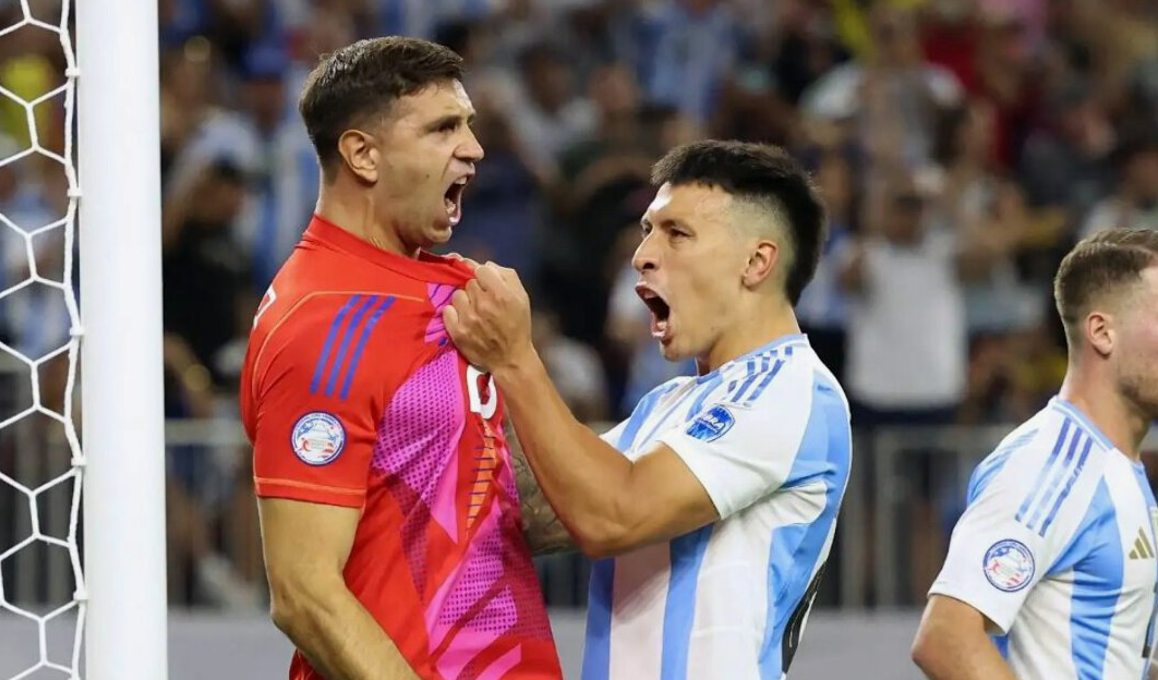 Эмилиано Мартинес снова спас сборную Аргентины. Фото: соцсети