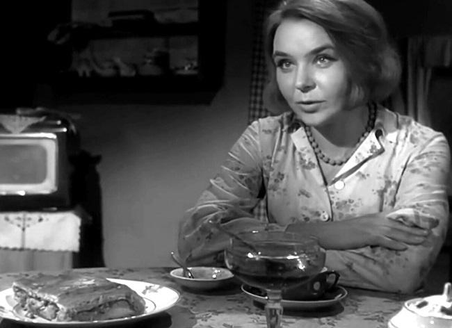 Кадр из фильма «Мать и мачеха» (1964). Скриншот.