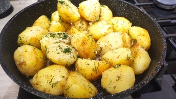 Аромат чеснока и масла восхитительно наполнял кухню!Я готовлю такую ​​картошку каждый 1 день! Легкий простой и очень вкусный рецепт!