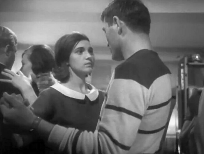  Ольга Гобзева в фильме «Мне 20 лет». / Фото: www.kino-teatr.ru