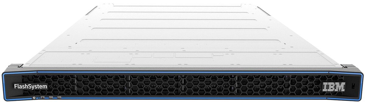 IBM FlashSystem 5300 вид спереди с фальшь-панелью