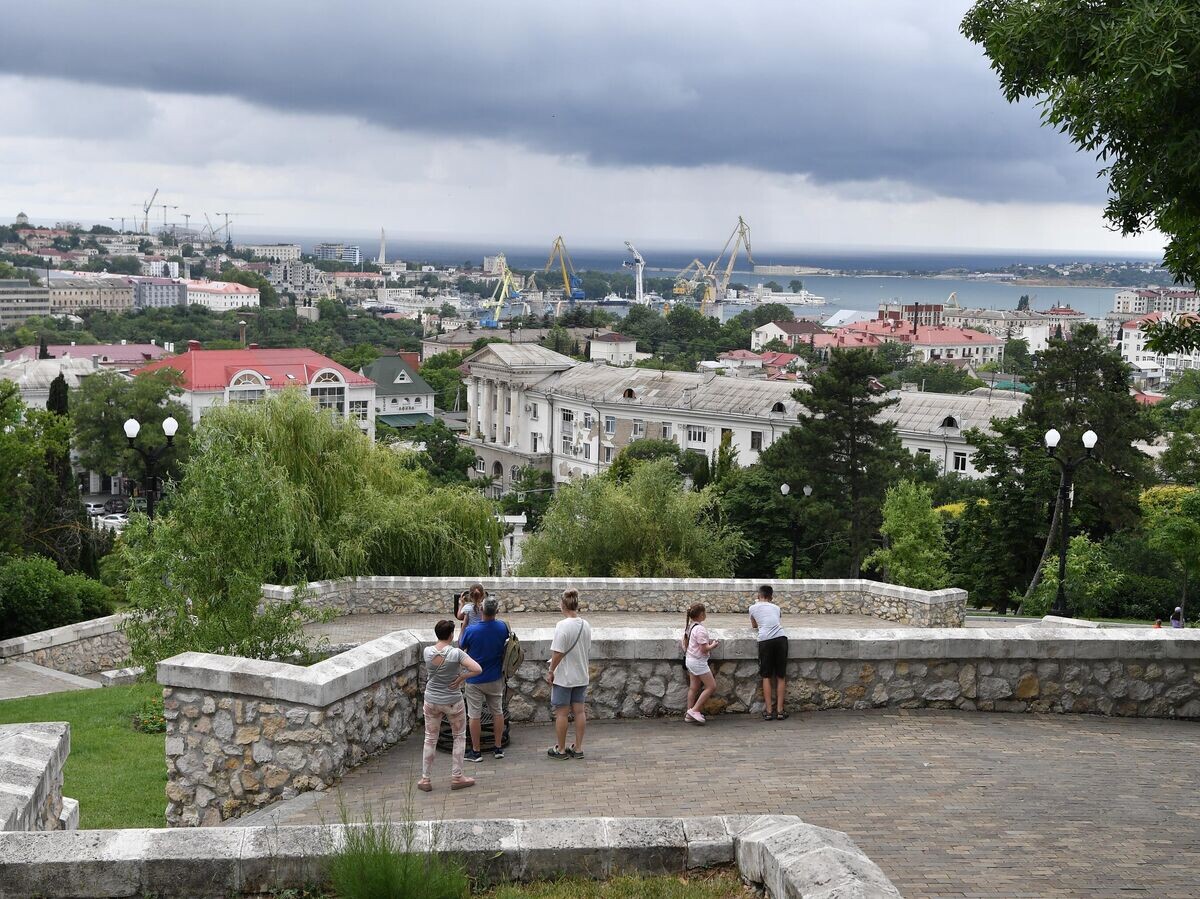    Вид на город с территории мемориального комплекса "Малахов курган" в Севастополе© РИА Новости / Константин Михальчевский