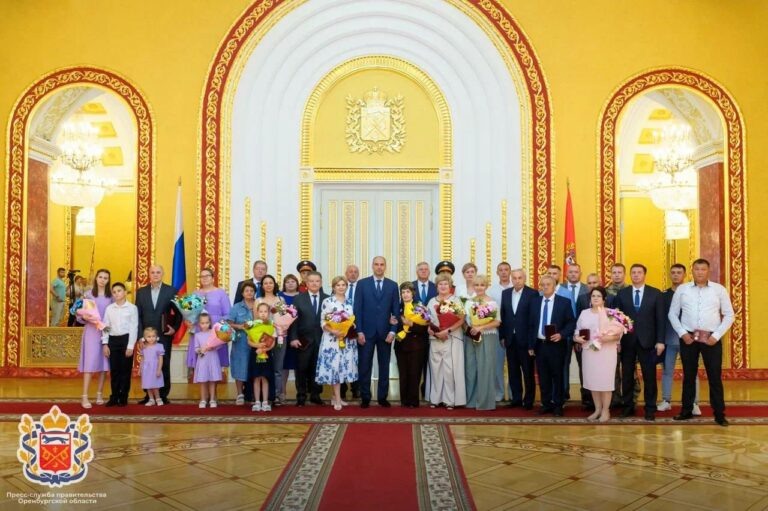    Денис Паслер вручил награды оренбуржцам Белов Михаил Александрович