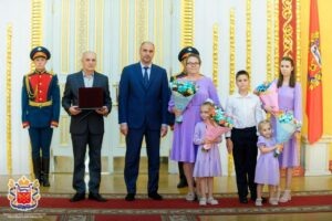  📷    Денис Паслер вручил награды оренбуржцам Белов Михаил Александрович