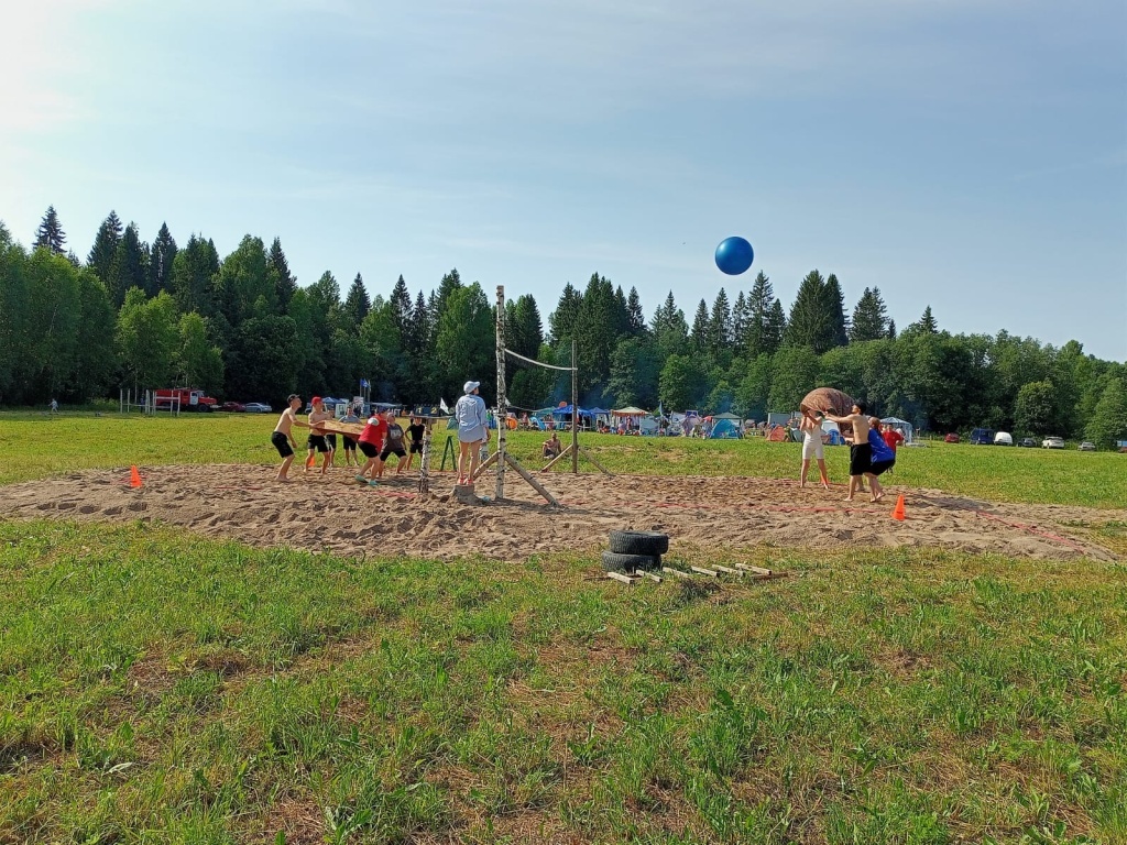 Под Сандовом особые рассветы. В Тверской области проходит фестиваль-слёт