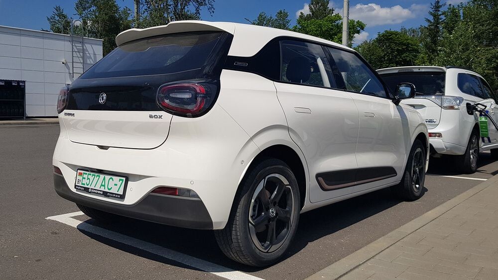 Новый Dongfeng Box может проехать без подзарядки до 300 км летом