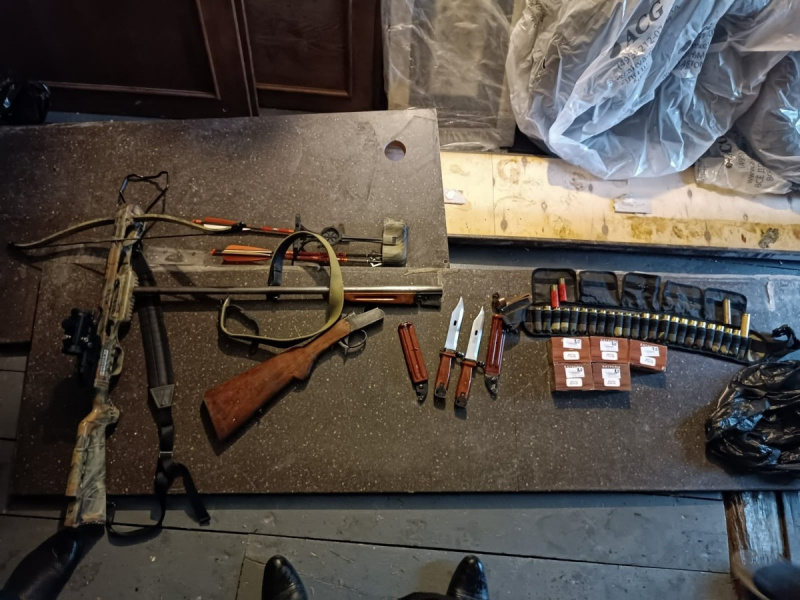 Мужчина вооружился на славу