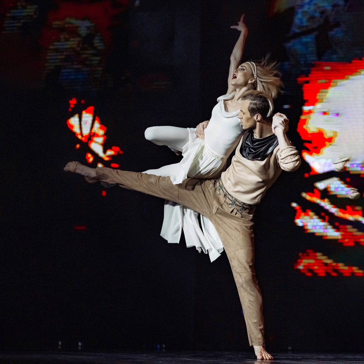 Танцевальный спектакль «Инзэнайт» Танцевальный спектакль «Инзэнайт»
// Фото со страницы театра танца Todes в ВКонтакте