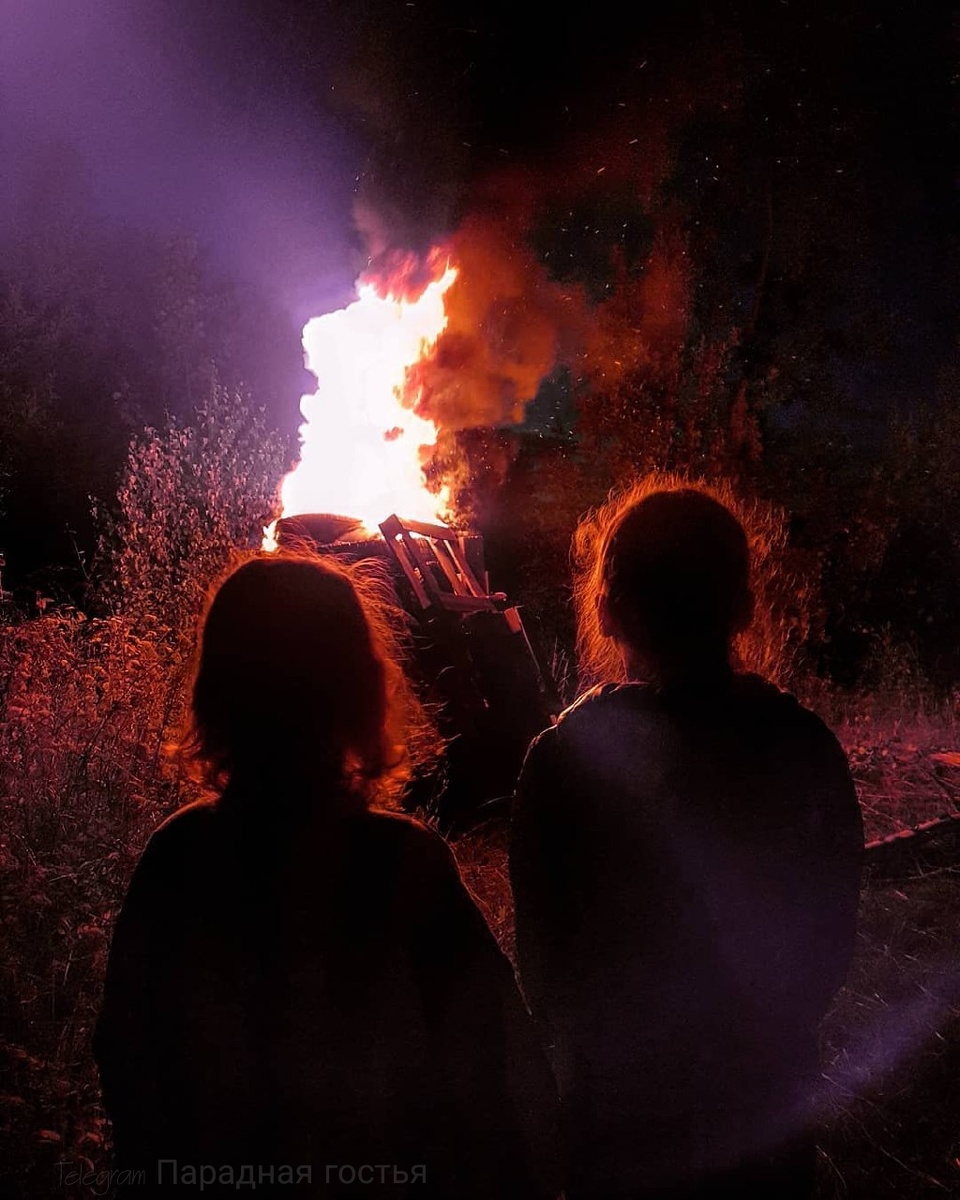 У костра собираются все поколения. 2020 год. Фото: Парадная гостья