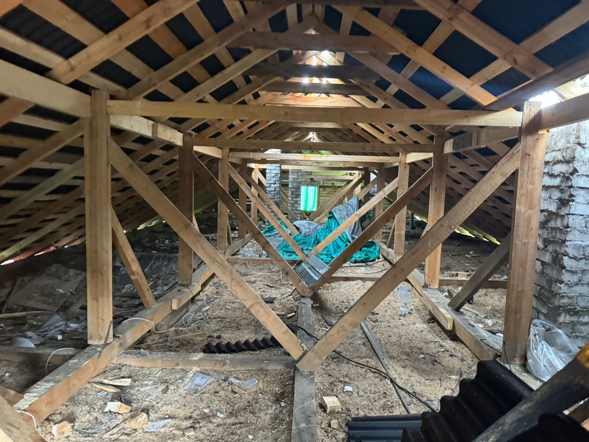    Рухнувшую из-за снегопадов крышу жилого дома восстановили в Карелии Лахденпохский район