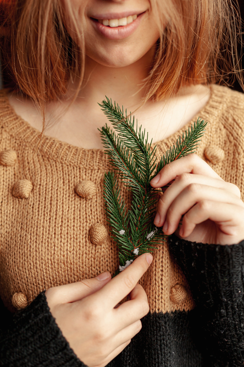 <a href="https://www.freepik.com/free-photo/close-up-smiley-girl-with-fir-tree-twig_6005474.htm#fromView=search&page=1&position=2&uuid=8f633c12-ca44-48ec-9590-a28c04577bcc">Image by freepik</a>