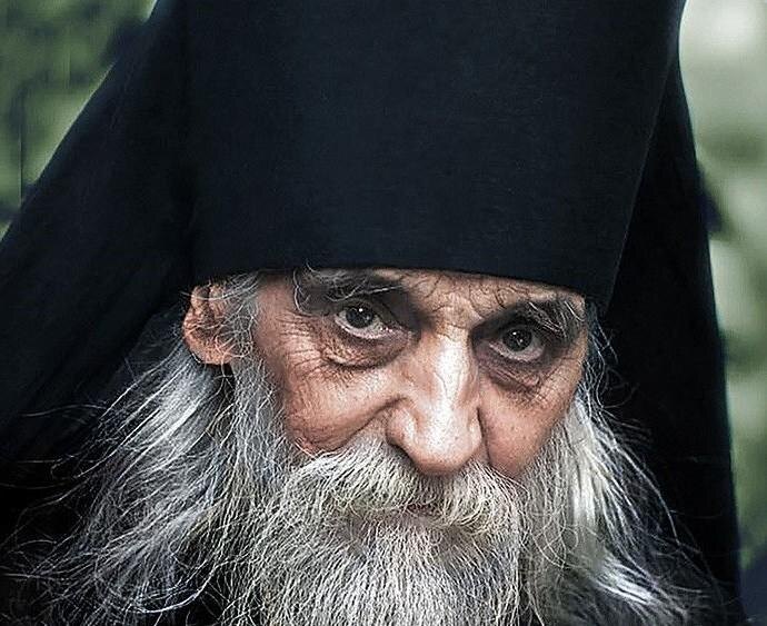 Серафим (Тяпочкин) (1894–1982) — архимандрит, настоятель Ракитянского Никольского храма.