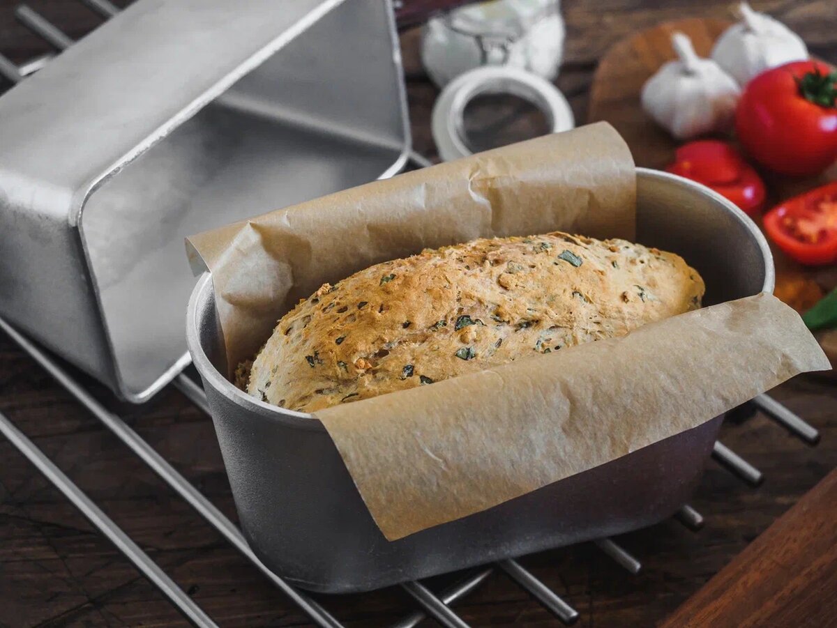 свежеприготовленный хлеб в хлебной форме бренда Kukmara