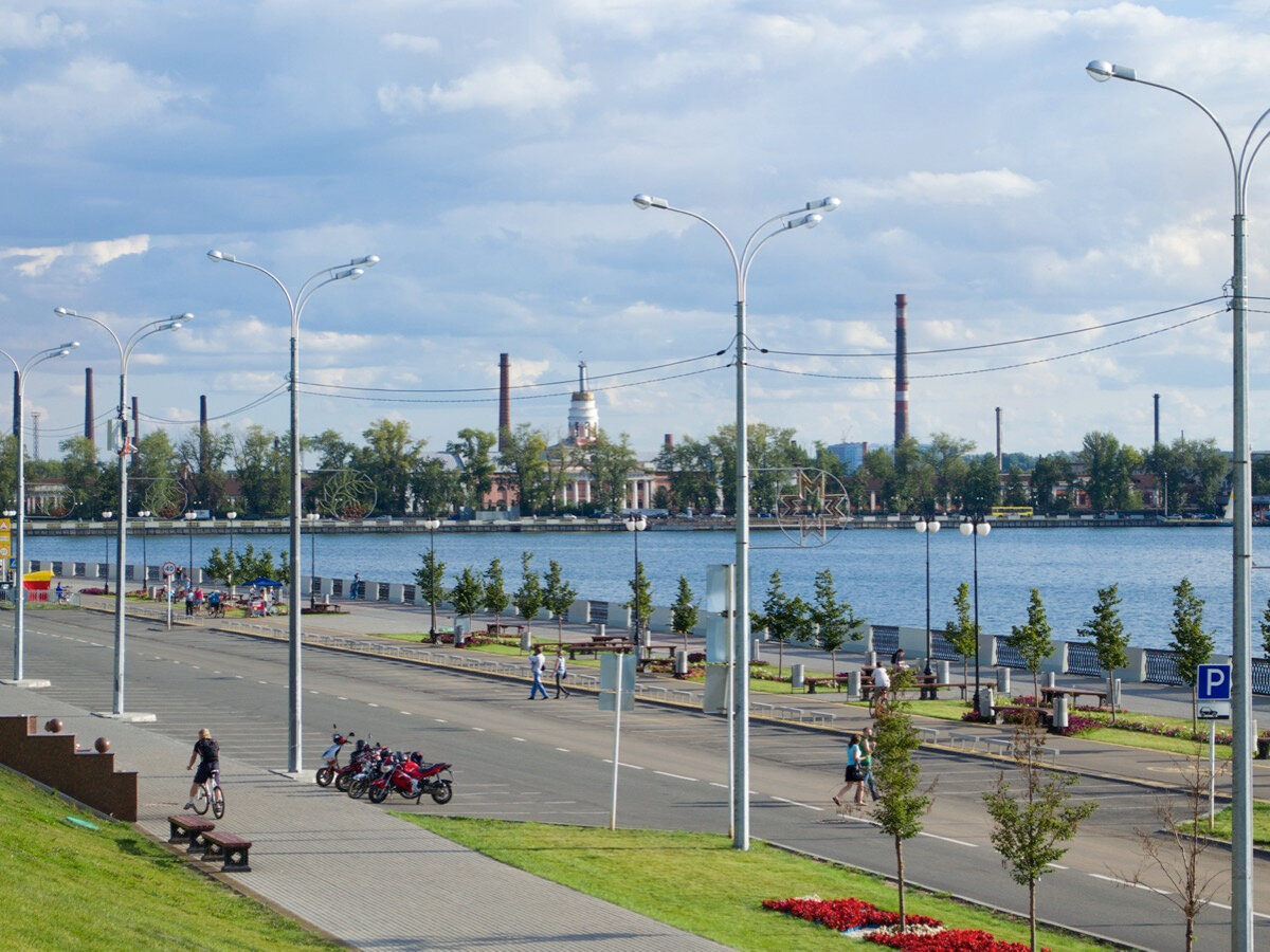 Набережная Ижевского пруда. Фото: Albina Yalunina | Dreamstime.com