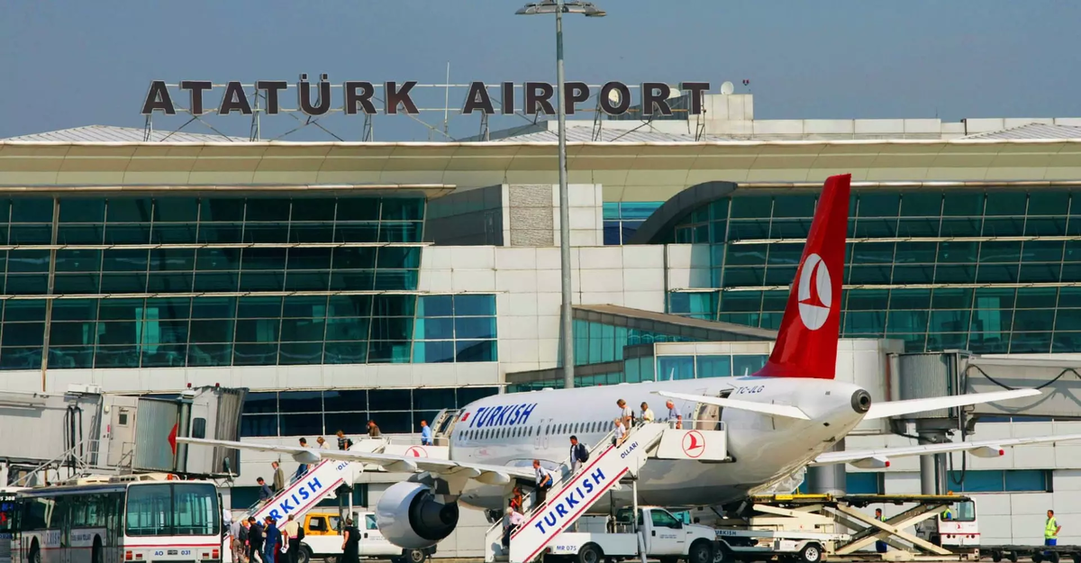 Парламент Турции  принял поправки к закону об авиации, которые в том числе ужесточают  процедуры досмотра пассажиров в аэропортах.