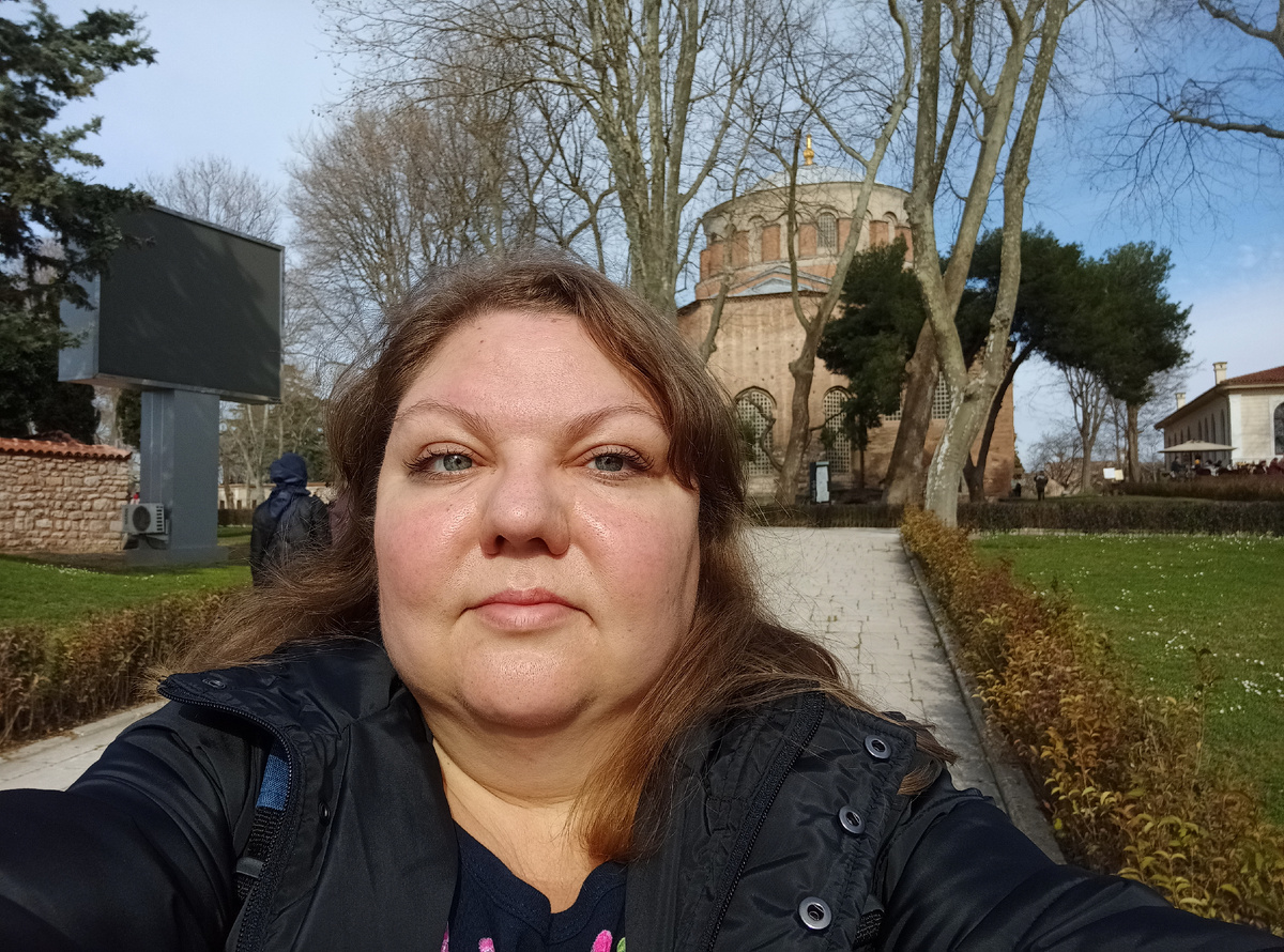 в парке дворца