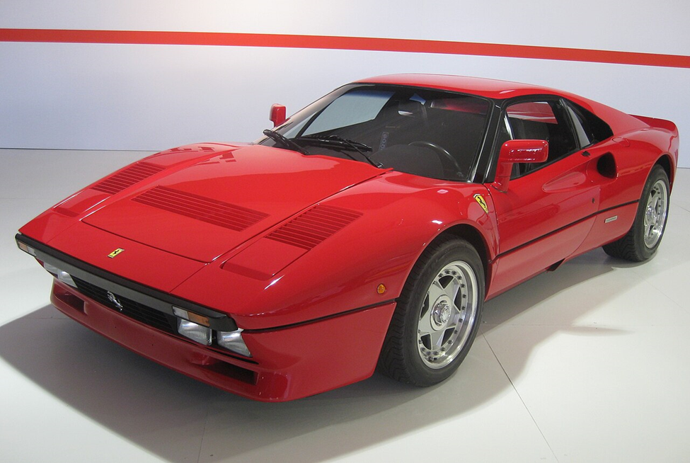     Ferrari 288 GTO красного цвета GTHO / Wikipedia