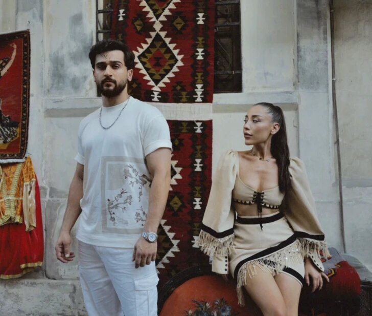 Популярный исполнитель Jony (Джахид Гусейнли), чье имя уже стало синонимом музыкального успеха в странах СНГ, представил свою новую работу – песню «На улицах Баку».