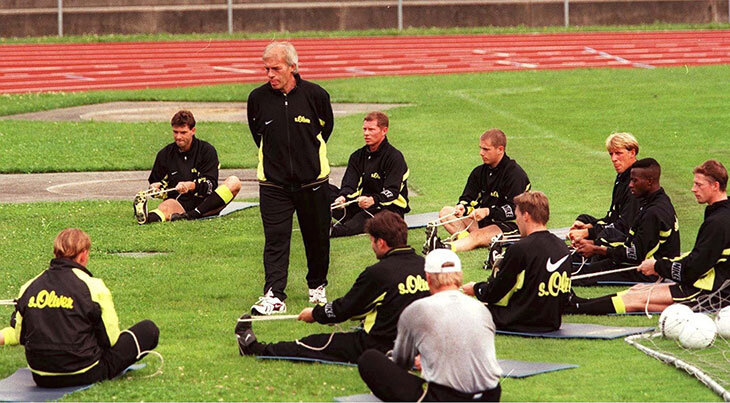  После триумфа в ЛЧ-1996/97 «Боруссия» щедро тратилась на новых игроков и в чем-то стала большей «Баварией», чем сама «Бавария».-2