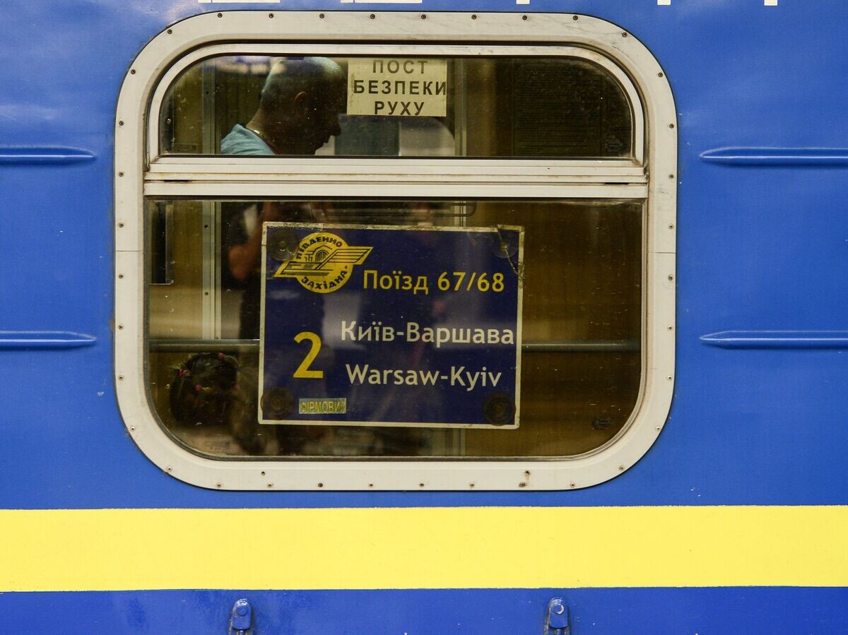    Поезд Киев - Варшава на железнодорожном вокзале польской столицы© РИА Новости / Алексей Витвицкий