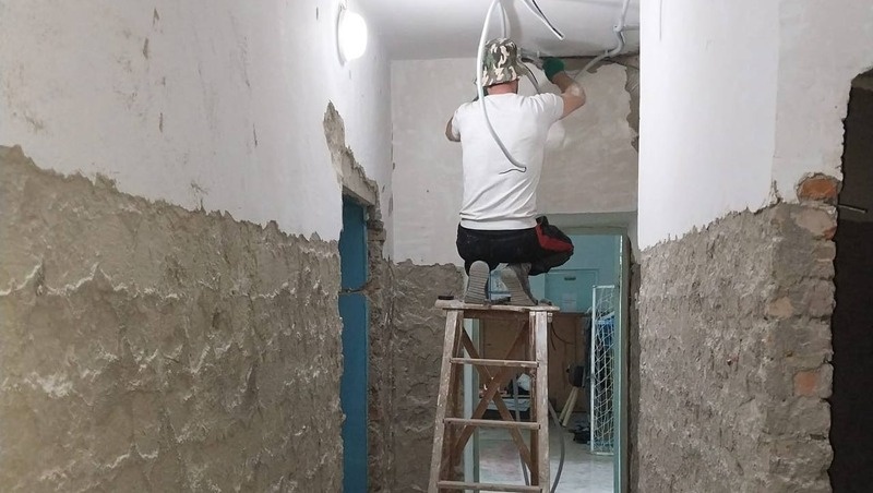    В проекте предусмотрен ремонт раздевалок, душевых, туалетов Фото: соцсети Николая Новопашина