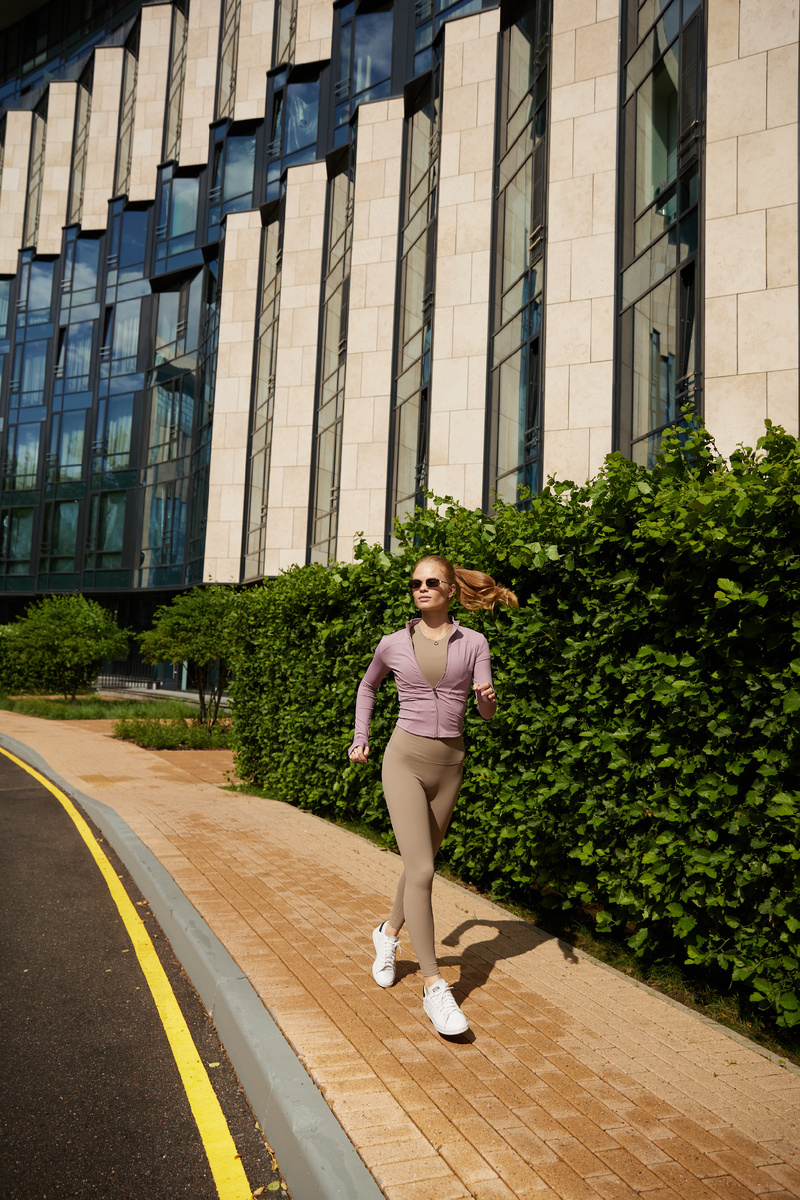 ℹ️ На фото: топ-бра удлиненный и лосины кофейные из коллекции Motion, кофта на молнии Active розовая