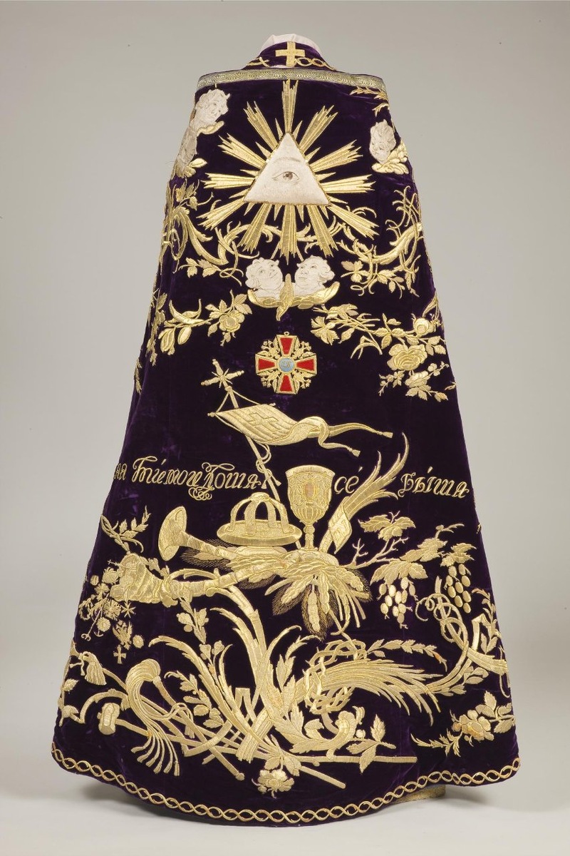 Фелонь с вышитым знаком ордена Святого Александра Невского, Россия, середина XIX в., вид сзади