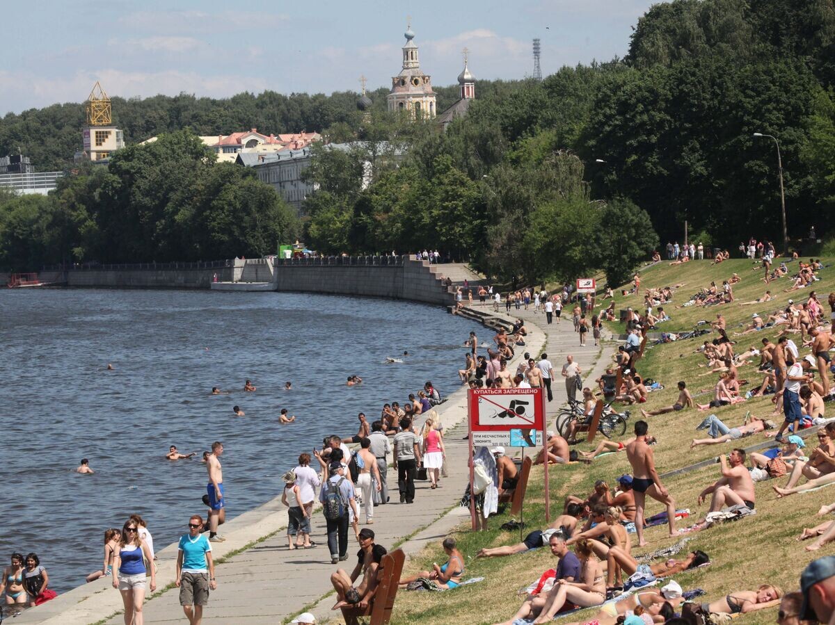    Отдых горожан на Воробьевых горах© РИА Новости / Владимир Федоренко
