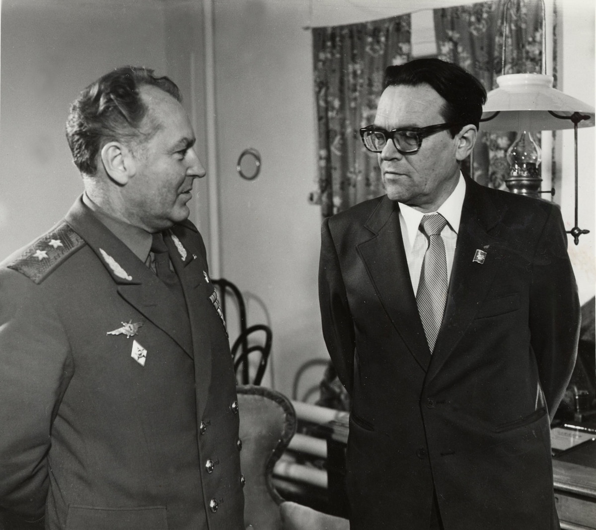 Космонавт Г.С. Титов и внук космического ученого А.В. Костин в Доме-музее К.Э. Циолковского