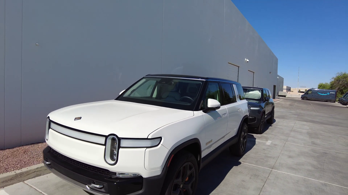 Rivian R1S