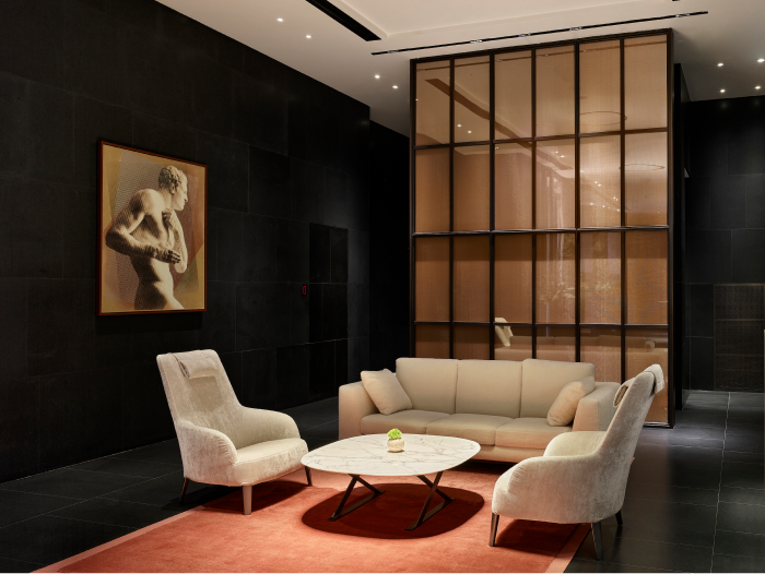    В отеле Stella di Mosca открылась выставка художника Егора Острова (фото 2)