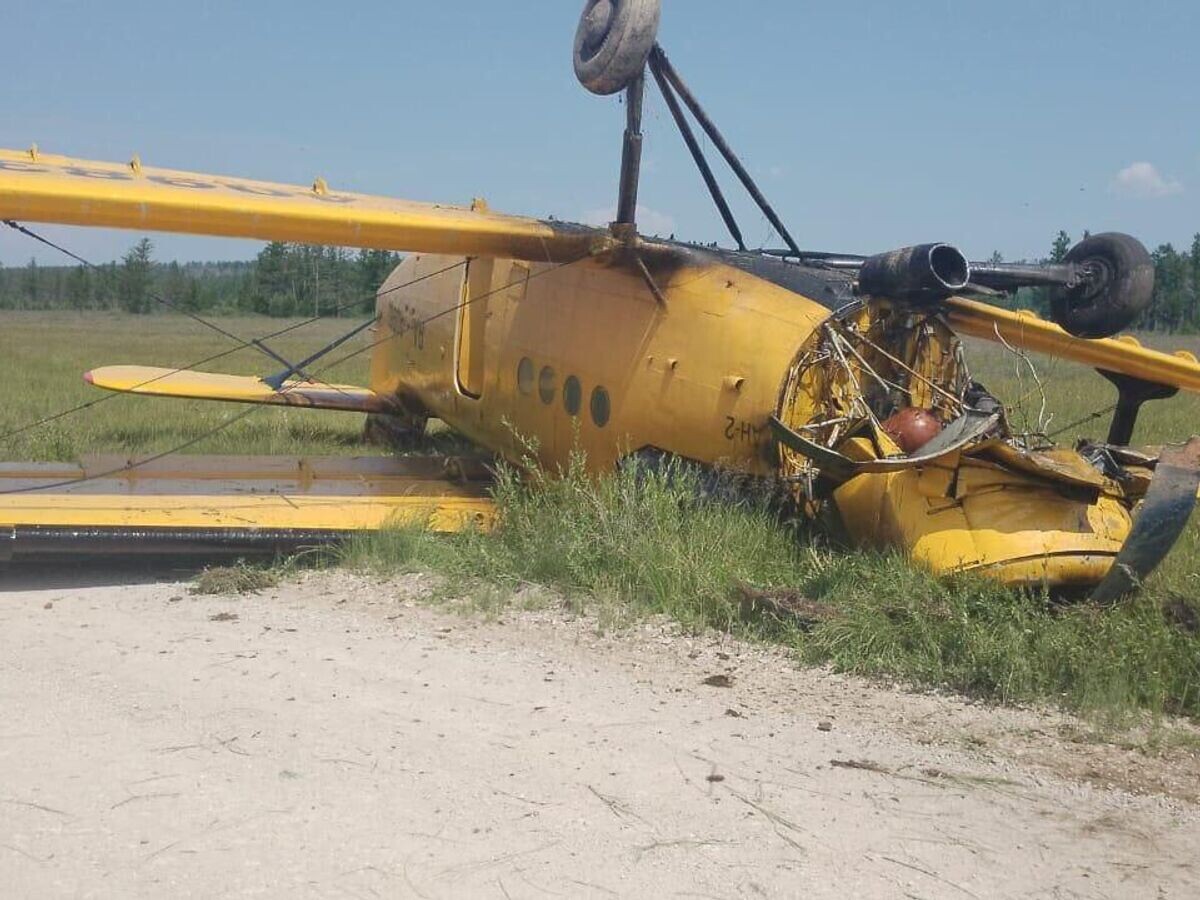    Самолет Ан-2 в ходе выполнения лесоавиационных работ совершил вынужденную посадку и перевернулся© Фото : пресс-служба Восточного межрегионального СУТ СК России