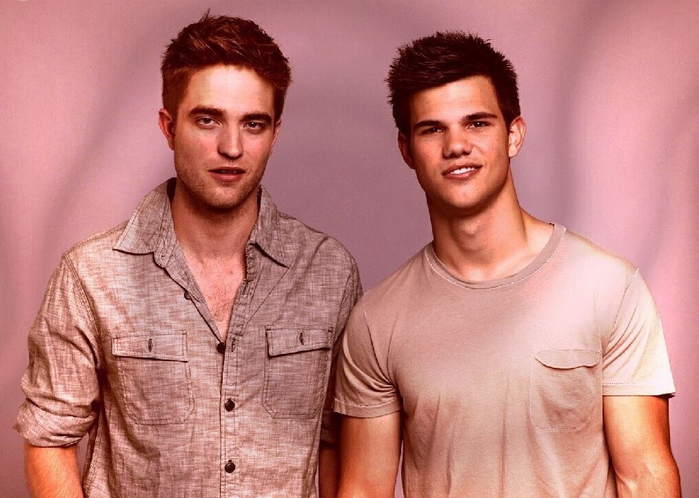 Оба парня выходили на равных, но один в топах мирового кино, а другой на его обочине.  Добавьте описание
